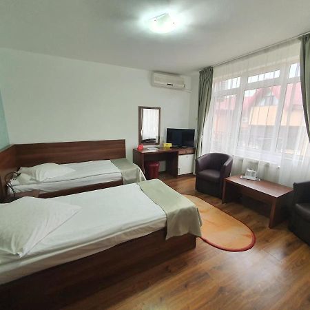 Moldotour Bed & Breakfast Iasi Bagian luar foto