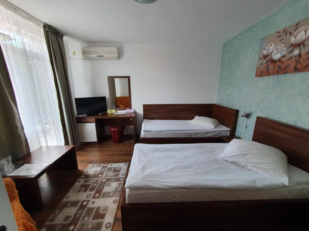 Moldotour Bed & Breakfast Iasi Bagian luar foto