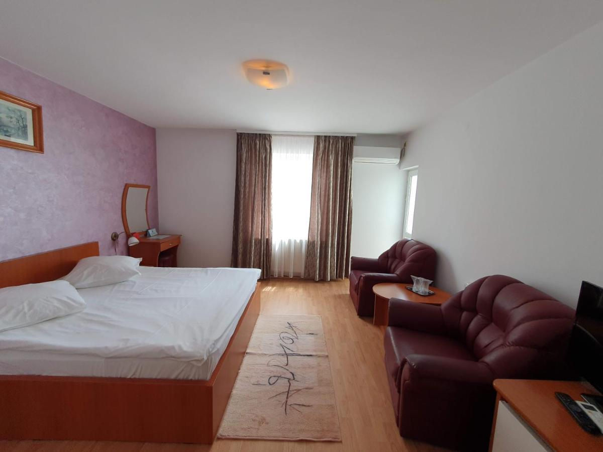 Moldotour Bed & Breakfast Iasi Bagian luar foto