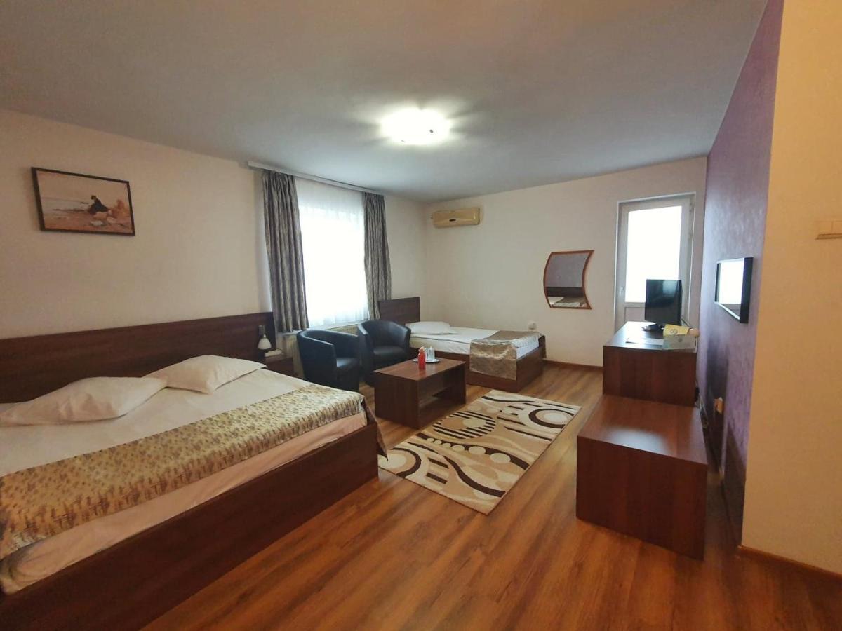 Moldotour Bed & Breakfast Iasi Bagian luar foto