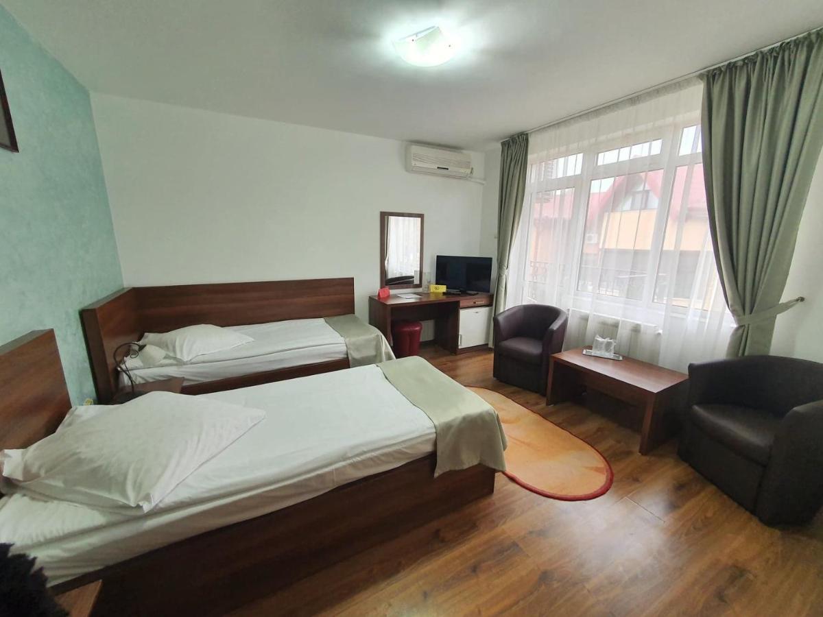 Moldotour Bed & Breakfast Iasi Bagian luar foto